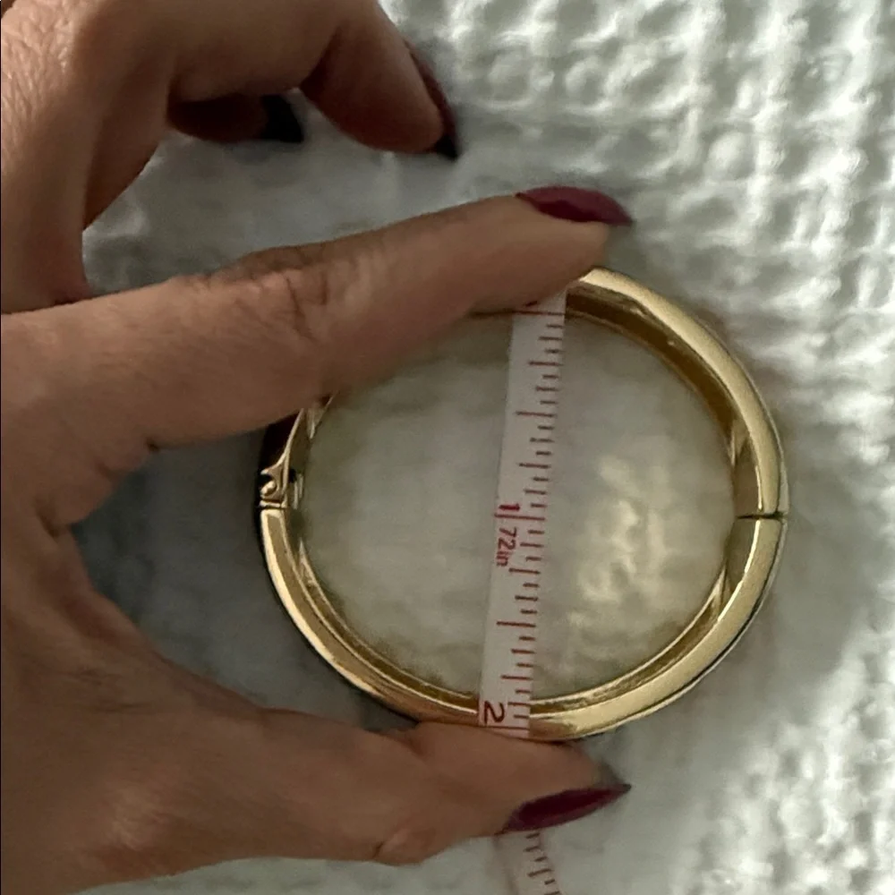 Chic Floral Enamel Bracelet with Pink and Green Accents - Picture 14 of 14